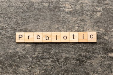 Tahta bloğa yazılmış prebiyotik kelime. önbiyotik metin tablo üzerinde, konsept.