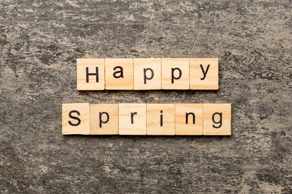 Χαρούμενη Ανοιξιάτικη Λέξη Γραμμένη Στο Ξύλο Happy Spring Κείμενο Στο — Φωτογραφία Αρχείου