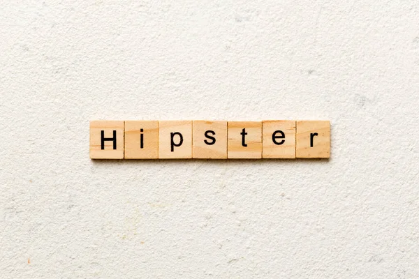 Hipster Wort Auf Holzblock Geschrieben Hipster Text Auf Zementtisch Für — Stockfoto