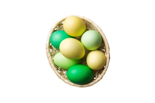 Cesta Coloridos Huevos Pascua Aislados Sobre Fondo Blanco Cesta Pascua —  Fotos de Stock