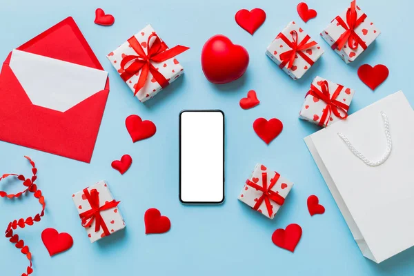 Mobile Phone Blank Screen Colored Background Hearts Valentine Day Concept — Stok fotoğraf