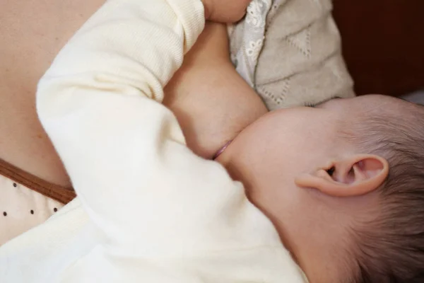 Young Woman Breastfeeding Her Baby Home Close — Stock Photo, Image