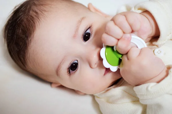 Baby Sucking Pacifier Looking Bed Portrait Cute Newborn Baby Lying — Stock Photo, Image