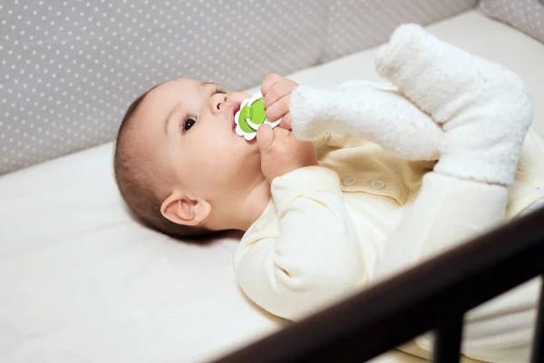 Baby Sucking Pacifier Looking Bed Portrait Cute Newborn Baby Lying — Stock Photo, Image