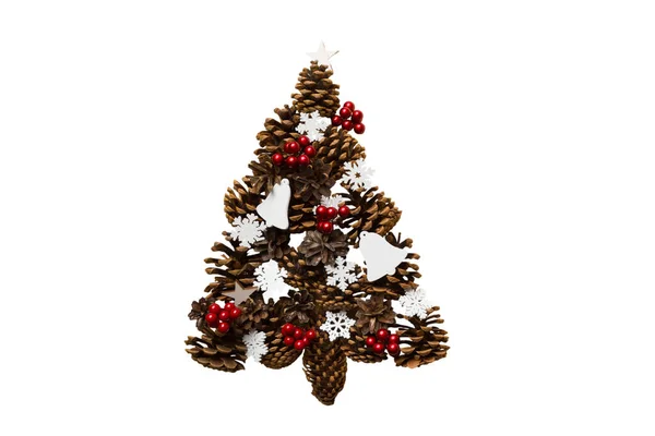 Vereinzelter Weihnachtsbaum Aus Natürlichen Kegeln Auf Farbigem Hintergrund Blick Von — Stockfoto