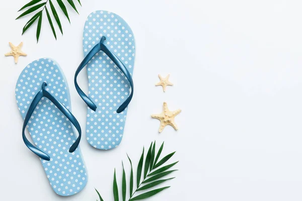 Flat Lay Composition Flip Flops Seashell Colored Background Space Text — Stockfoto