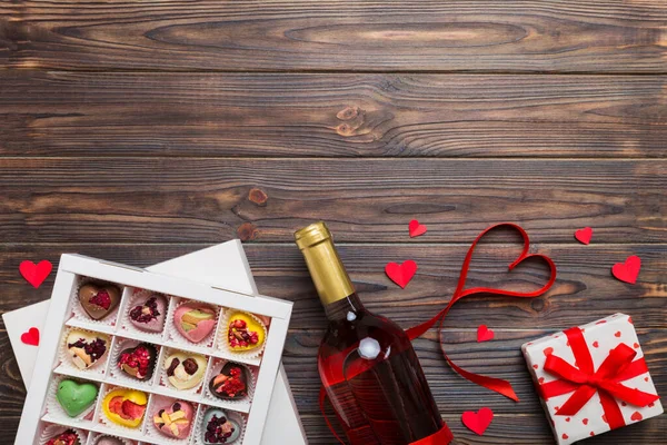 Bottle Red Wine Colored Background Valentine Day Gift Chocolate Heart — Stock Photo, Image