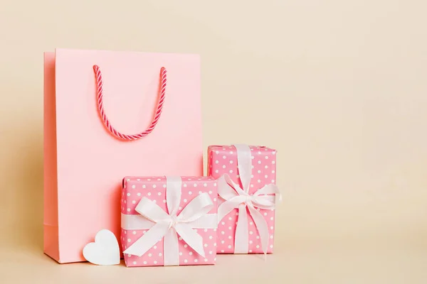Shopping Bag Gift Box Colored Background Perspecrive View Space Text — 스톡 사진