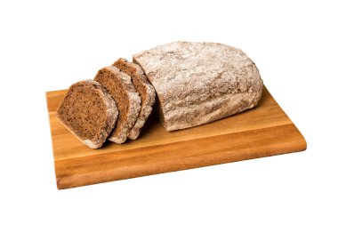 Beyaz arka planda izole edilmiş peçeteli taze dilimlenmiş ekmek çeşitleri. Sağlıklı mayasız ekmek. Fransız ekmeği dilimi.