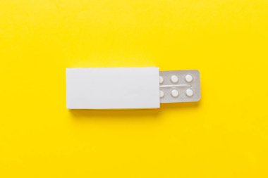 Boş Beyaz Ürün Paket Model Kutusu. Kabarcık görünümlü boş ilaç kutusunu aç.