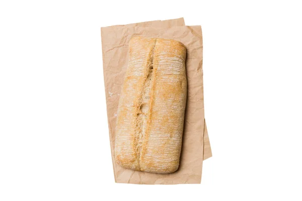 新鮮な自家製全粒小麦パン 白い背景に隔離されたナプキンの上からのパン — ストック写真