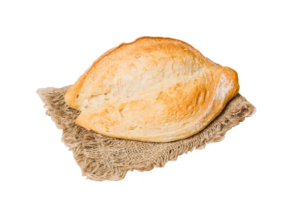Свежеиспеченный Вкусный Французский Хлеб Салфеткой Изолирован Белом Фоне Вид Сверху — стоковое фото