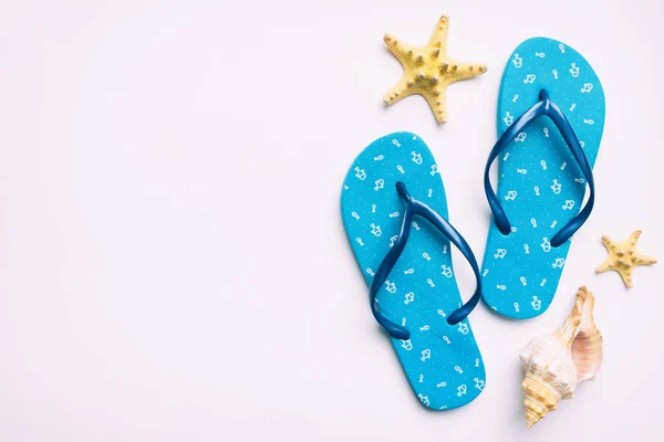 Flat Lay Composition Flip Flops Seashell Colored Background Space Text — Foto de Stock
