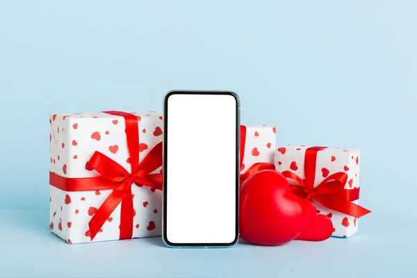 Mobile Phone Blank Screen Colored Background Hearts Calendar Gift Box — Stok fotoğraf