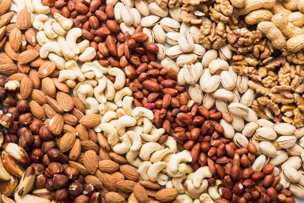 Farklı fındık geçmişi. Yaklaş, üstten bak, düz yat. Ceviz, fıstık, badem, fındık ve fındık.