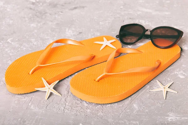 Beach Accessories Flip Flops Starfish Colored Background Top View Mock — Foto de Stock