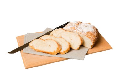 Beyaz arka planda izole edilmiş peçeteli taze dilimlenmiş ekmek çeşitleri. Sağlıklı mayasız ekmek. Fransız ekmeği dilimi.