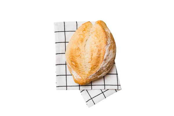 Świeży Chleb Pełnoziarnisty Domowej Roboty Chleb Serwetce Izolowany Białym Tle — Zdjęcie stockowe