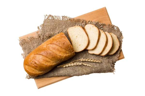 Čerstvě Upečené Plátky Chleba Řezací Desce Izolované Bílém Pozadí Pohled — Stock fotografie