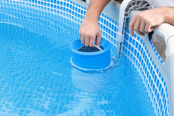 Man Cleans Skimmer Frame Pool Contaminated Pool Cleaning Concept — Stock Photo, Image