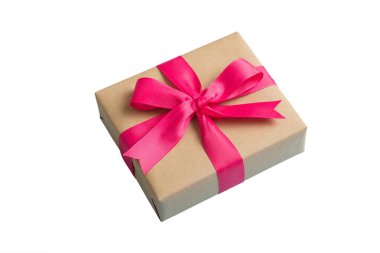 Paketlenmiş Noel ya da renkli kurdeleli el yapımı el yapımı diğer Noel hediyeleri. Hediye kutusu, hediye süslemesi, kopya alanı ile üst görünüm.