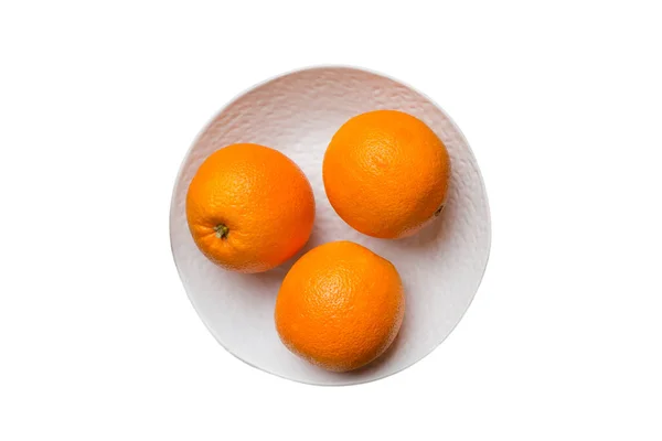 Plocha Ležela Čerstvého Pomerančového Ovoce Plátky Talíři Izolovanými Bílém Pozadí — Stock fotografie