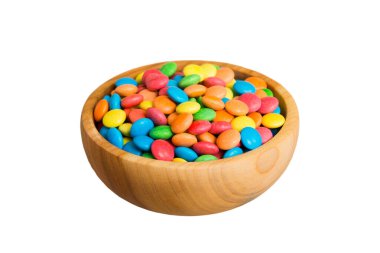 Renkli arka planda bir kasede çok renkli şekerler. Doğum günü ve tatil konsepti. Kopyalama alanı olan üst görünüm.