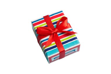 Paketlenmiş Noel ya da renkli kurdeleli kağıda sarılmış el yapımı diğer tatil hediyeleri. Hediye kutusu, hediye süslemesi, kopya alanı ile üst görünüm.