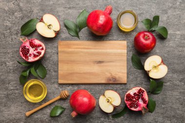 Rosh hashanah, Yahudi bayramı, kavram: kesim tahtasıyla bal, elma ve nar, kapat.