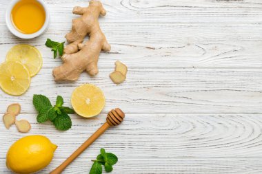 Doğal soğuk algınlığı ve grip ilaçları. Bağışıklık uyarımı ve virüs koruması için doğal malzemeler. Üst görünüm düzlüğü.