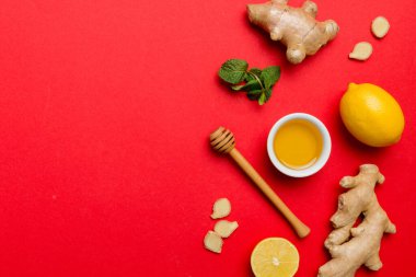 Doğal soğuk algınlığı ve grip ilaçları. Bağışıklık uyarımı ve virüs koruması için doğal malzemeler. Üst görünüm düzlüğü.