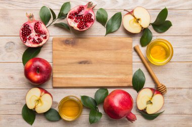 Rosh hashanah, Yahudi bayramı, kavram: kesim tahtasıyla bal, elma ve nar, kapat.