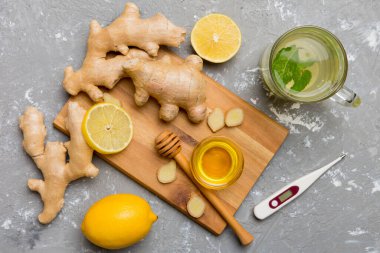 Doğal soğuk algınlığı ve grip ilaçları. Bağışıklık uyarımı ve virüs koruması için doğal malzemeler. Üst görünüm düzlüğü.