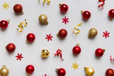 Christmas composition. a pattern of christmas balls on colored background. Flat lay, top view New year decor.