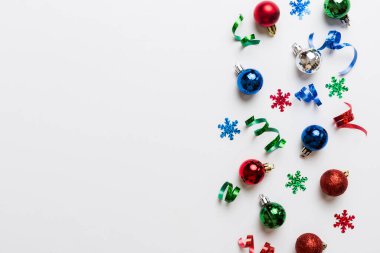 Christmas composition. a pattern of christmas balls on colored background. Flat lay, top view New year decor.