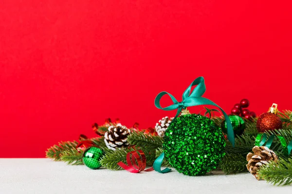 Πρωτοχρονιά Χριστουγεννιάτικο Δέντρο Παιχνίδι Κλαδιά Ενός Χριστουγεννιάτικου Δέντρου Διακοσμήσεις Πρωτοχρονιάς — Φωτογραφία Αρχείου