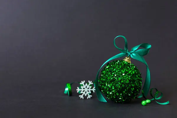 Christmas Ball Colored Background Decoration Bauble Ribbon Bow Copy Space —  Fotos de Stock