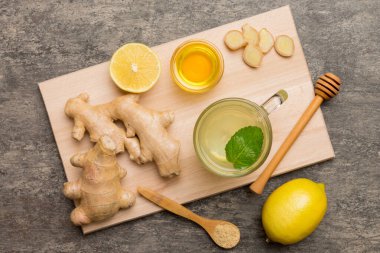 Doğal soğuk algınlığı ve grip ilaçları. Bağışıklık uyarımı ve virüs koruması için doğal malzemeler. Üst görünüm düzlüğü.