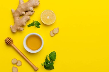 Doğal soğuk algınlığı ve grip ilaçları. Bağışıklık uyarımı ve virüs koruması için doğal malzemeler. Üst görünüm düzlüğü.