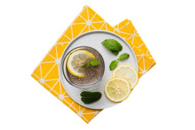 Sağlıklı kahvaltı ya da sabah Chia tohumlu limon ve nane arkaplanda, vejetaryen yiyecekler, diyet ve sağlık konsepti. Limonlu ve naneli Chia pudingi..