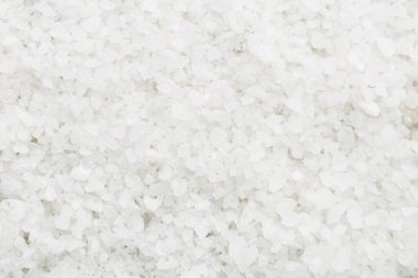 Beyaz deniz tuzundan. Kaba kaya tuzu dokusu kopyalama alanı boyunca.