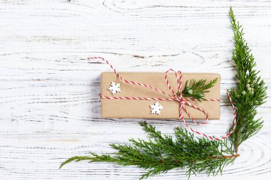 Arka plan, Noel ve yeni yıl düz kompozisyon Xmas süslemeleri ve çam dalları, düz yatıyordu yapılmış.