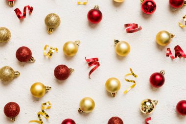 Christmas composition. a pattern of christmas balls on colored background. Flat lay, top view New year decor.
