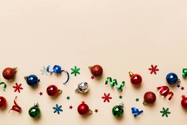 Christmas composition. a pattern of christmas balls on colored background. Flat lay, top view New year decor.