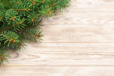 Noel gri ahşap arka plan köknar ağacı ve kopya alanı ile. üstten görünüm boş alanı tasarımınız için.