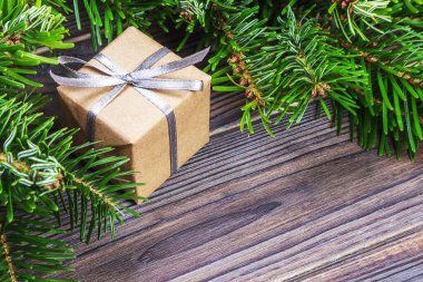 Noel ve Yeni Yıl arkaplanı hediye kutularıyla.