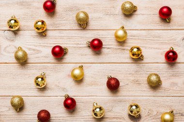 Christmas composition. a pattern of christmas balls on colored background. Flat lay, top view New year decor.
