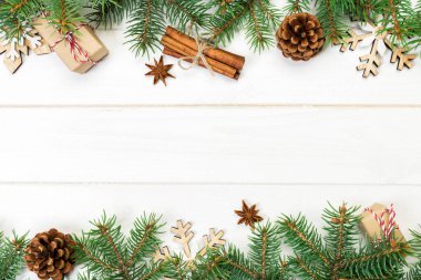 Noel arka plan kopya alanı, üstten görünüm ile. tatil kavramı üzerinde ahşap masa tasarımı için.