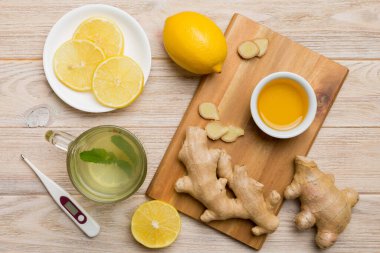 Doğal soğuk algınlığı ve grip ilaçları. Bağışıklık uyarımı ve virüs koruması için doğal malzemeler. Üst görünüm düzlüğü.