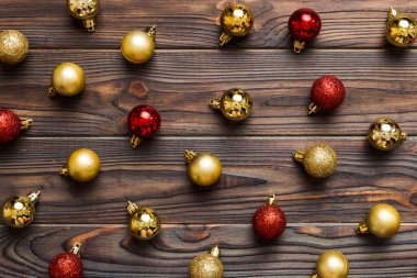 Christmas composition. a pattern of christmas balls on colored background. Flat lay, top view New year decor.